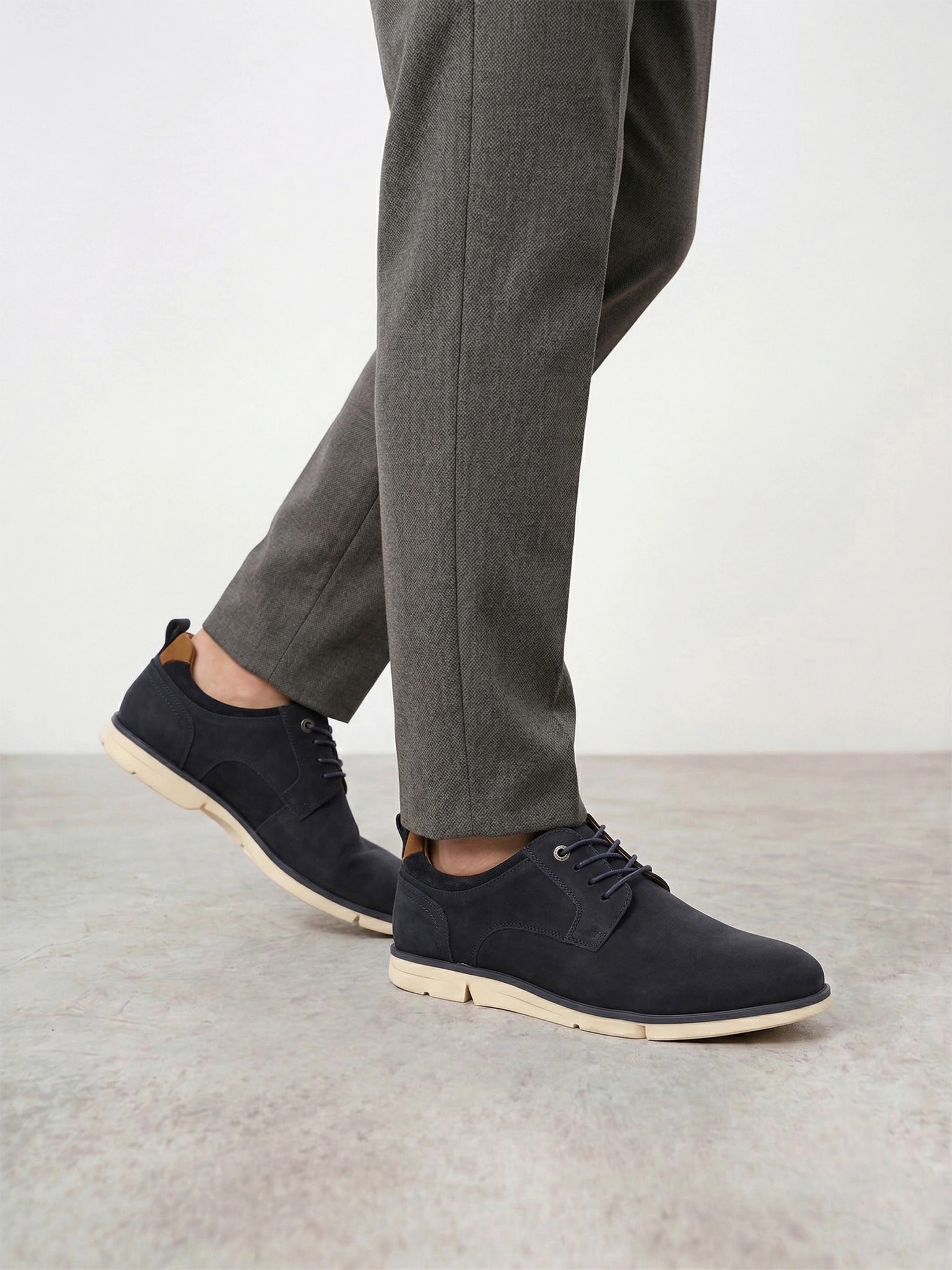 Туфли-дерби темно-синего цвета со шнуровкой